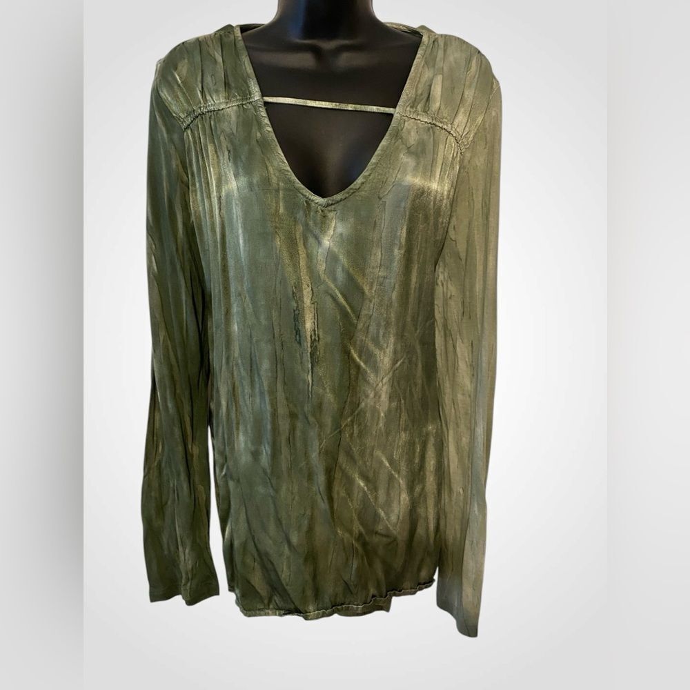 XCVI | women’s XCVI silky blouse green tie-dye v-neck high low hem NWOT size M - Picture 2 of 11